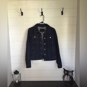 Banana Republic Denim Jacket. Like new. Size L